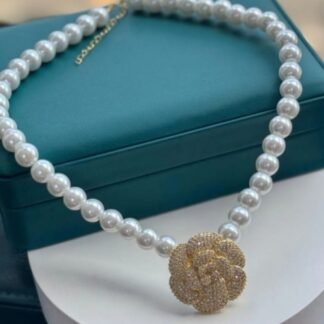 Colar Pérolas com flor Cravejada